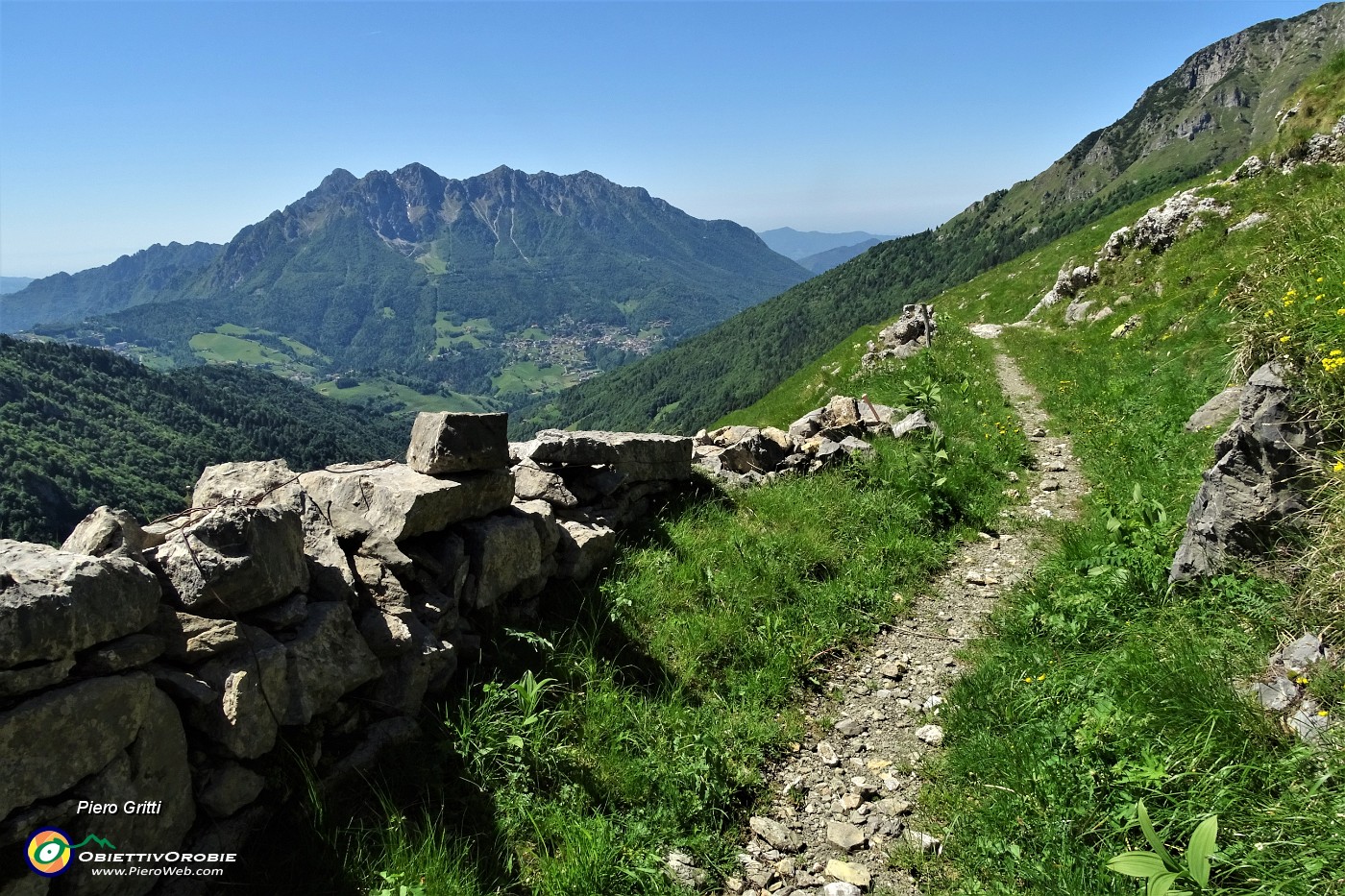 22 Alle spalle vista verso l'Alben.JPG